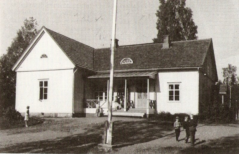 Heinäsuon kansakoulu 1950- ja 1960-lukujen vaihteessa.
Kuva: Martti Mantereen kokoelmat. 